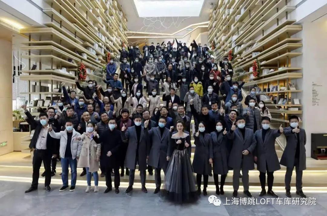磐石全国一百多人在华侨城汉口道6号参观研讨LOFT专利车库技术！